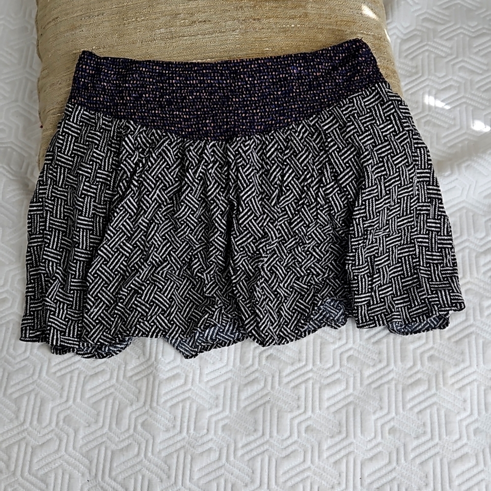 3 for $15 GUC Anthropologie En Crème Print Mini Skirt